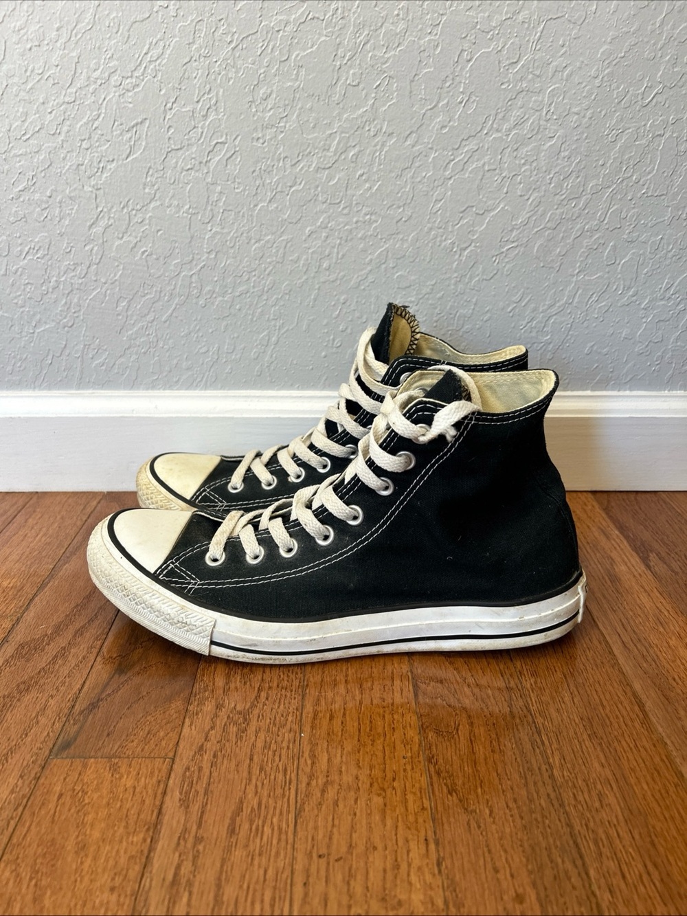 Converse Chuck Taylor Sneakers High Top Shoes Women’s Size 11 Black